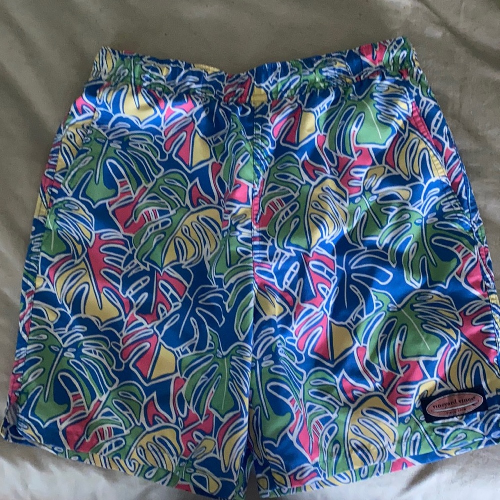 Vineyard Vines boys swim trunks medium